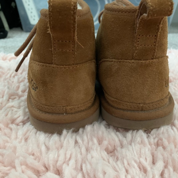 UGG - Picture 2 of 5